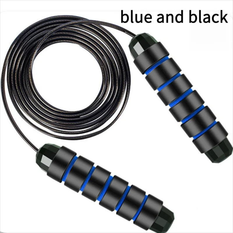 Corde à sauter bleu et noir avec poignées en mousse confortable et câble en acier tressé haute résistance