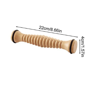  Rouleau de massage en bois avec dimensions : 22cm de longueur et 4,5cm de diamètre, montrant la taille compacte et portable du produit